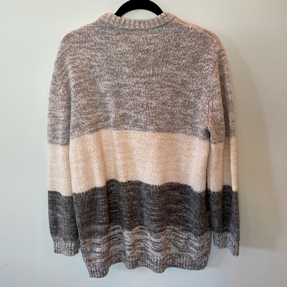 Universal Threads sweater - Picture 3 of 4